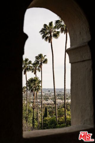 1900 N Vista Street, Los Angeles, CA 90046
