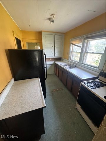 148 Oak Street, Elyria, OH 44035