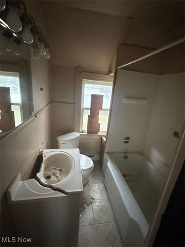 148 Oak Street, Elyria, OH 44035