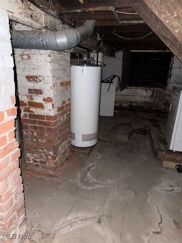 148 Oak Street, Elyria, OH 44035