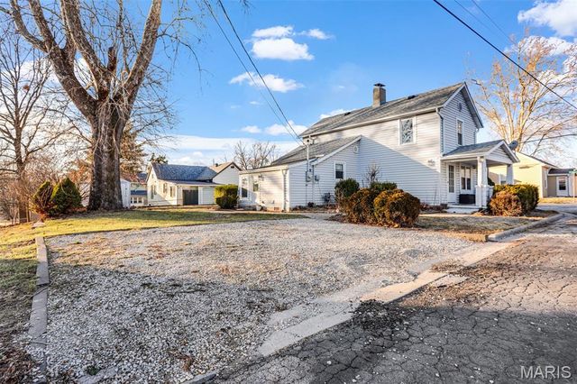 202 Summit Avenue, Glen Carbon, IL 62034