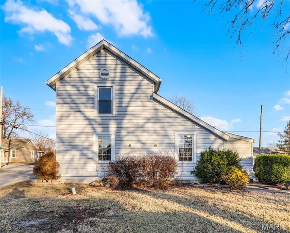 202 Summit Avenue, Glen Carbon, IL 62034