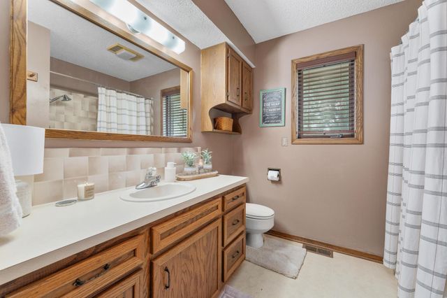 1254 N Osage Rd, Mulvane, KS 67110