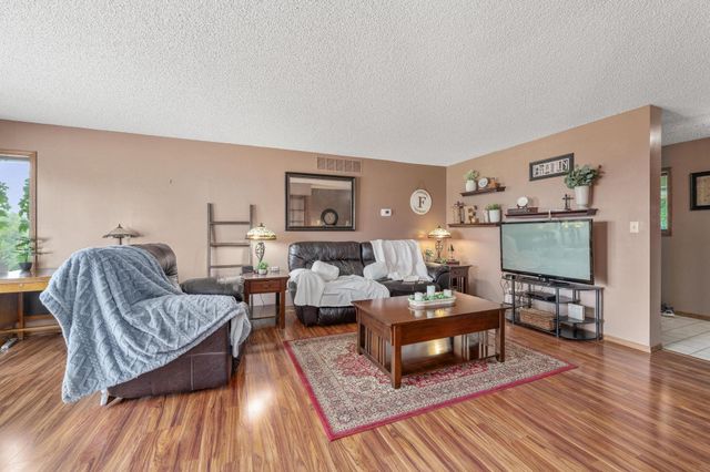 1254 N Osage Rd, Mulvane, KS 67110