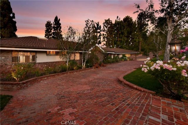 16172 Royal Oak Road, Encino, CA 91436