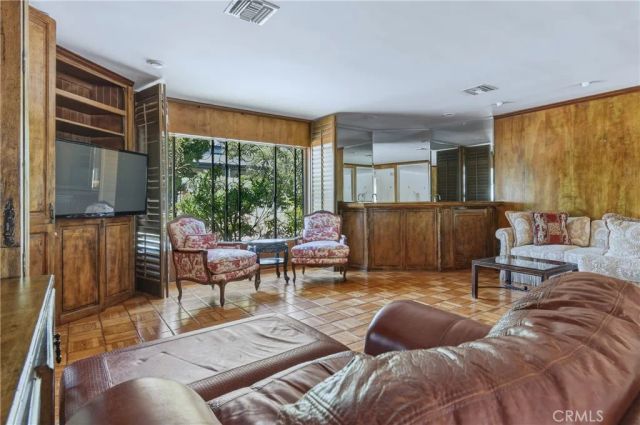 16172 Royal Oak Road, Encino, CA 91436