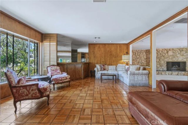 16172 Royal Oak Road, Encino, CA 91436