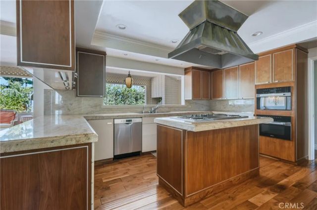 16172 Royal Oak Road, Encino, CA 91436