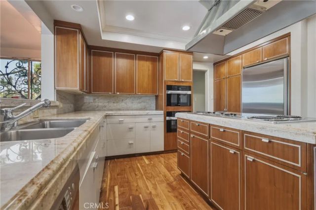 16172 Royal Oak Road, Encino, CA 91436