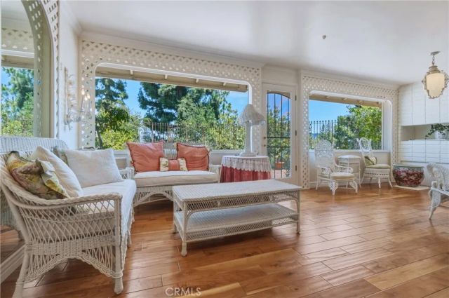 16172 Royal Oak Road, Encino, CA 91436