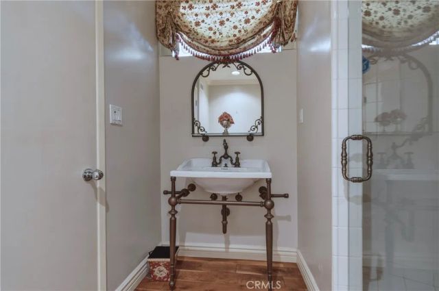16172 Royal Oak Road, Encino, CA 91436