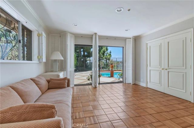 16172 Royal Oak Road, Encino, CA 91436