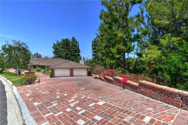 16172 Royal Oak Road, Encino, CA 91436