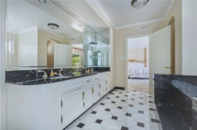 16172 Royal Oak Road, Encino, CA 91436
