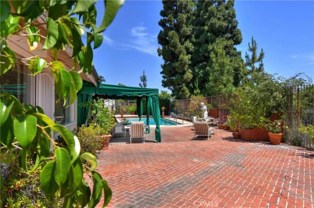 16172 Royal Oak Road, Encino, CA 91436