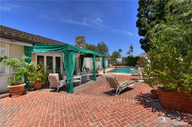 16172 Royal Oak Road, Encino, CA 91436
