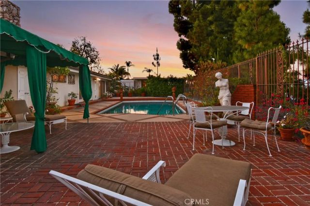 16172 Royal Oak Road, Encino, CA 91436