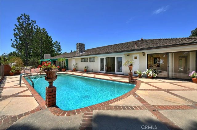 16172 Royal Oak Road, Encino, CA 91436