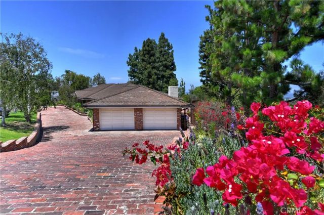 16172 Royal Oak Road, Encino, CA 91436