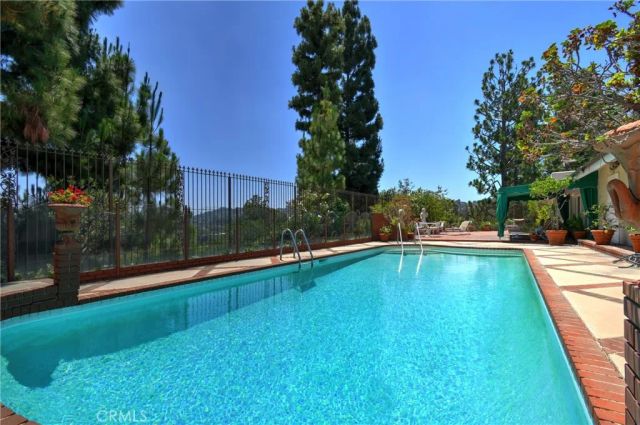 16172 Royal Oak Road, Encino, CA 91436