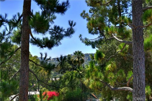 16172 Royal Oak Road, Encino, CA 91436