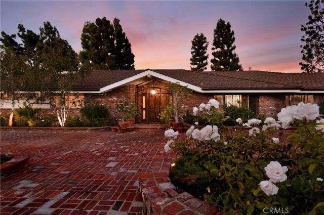 16172 Royal Oak Road, Encino, CA 91436