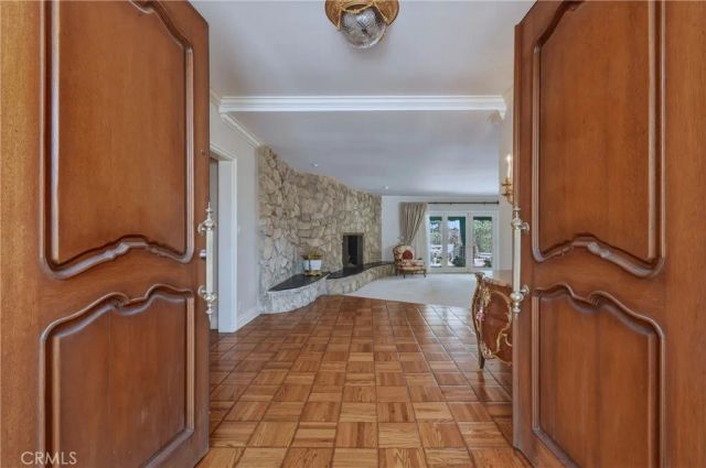 16172 Royal Oak Road, Encino, CA 91436