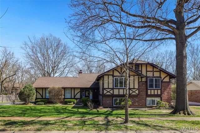 1948 Dovershire Court, Chesterfield, MO 63017