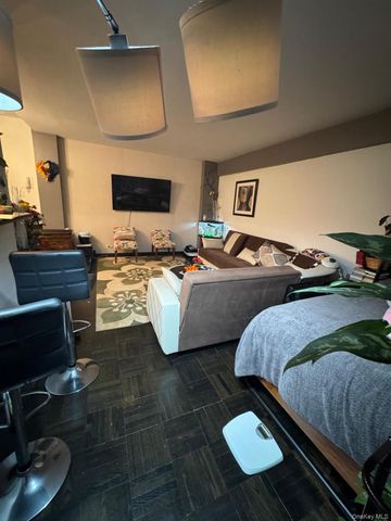 98-25 64 Road 5E, Rego Park, NY 11374