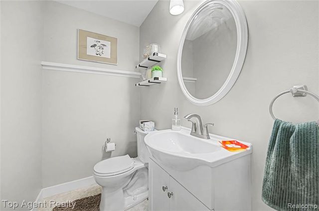 152 E Hickory Grove Road, Bloomfield Hills, MI 48304