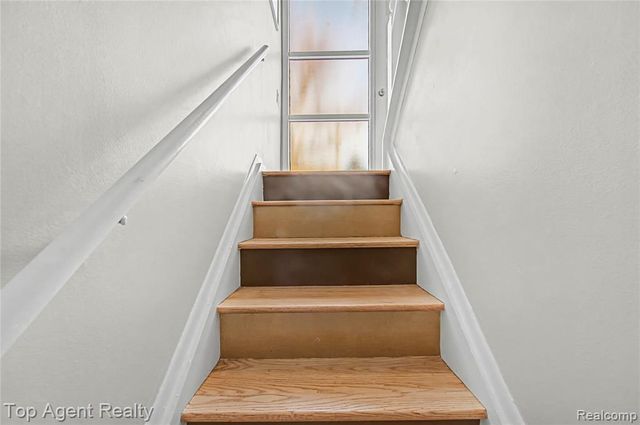 152 E Hickory Grove Road, Bloomfield Hills, MI 48304