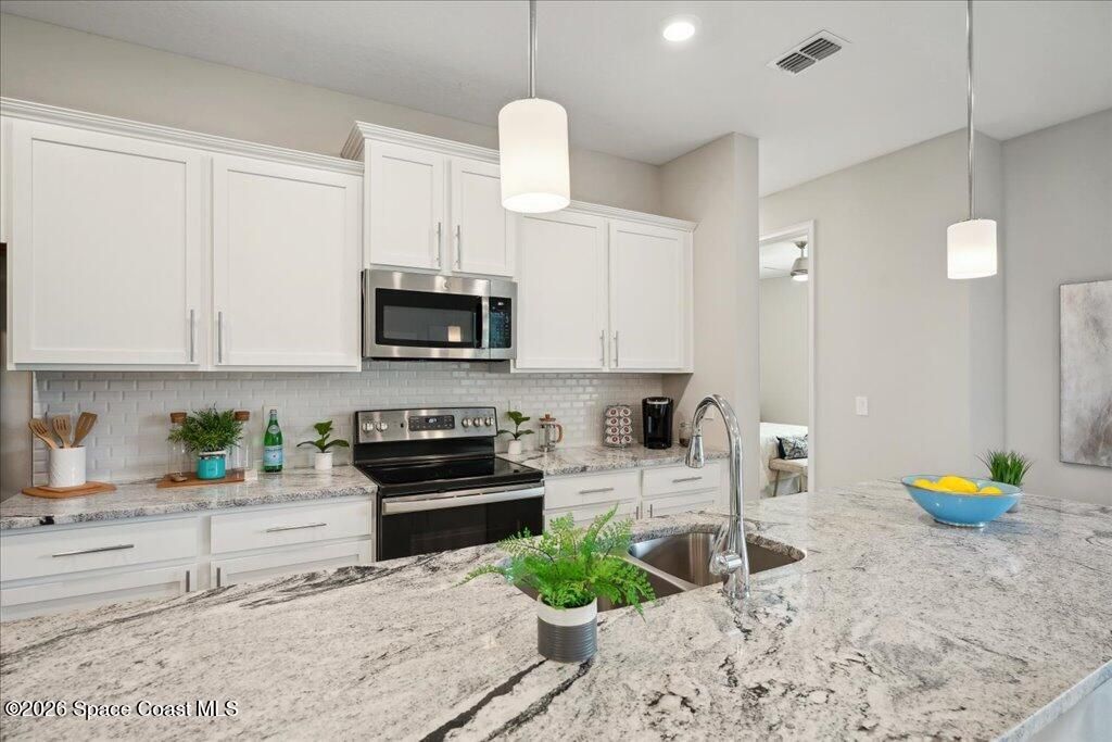 Image 8 of property listing at 953 Hattaras Terrace SE 50, Palm Bay, FL 32909