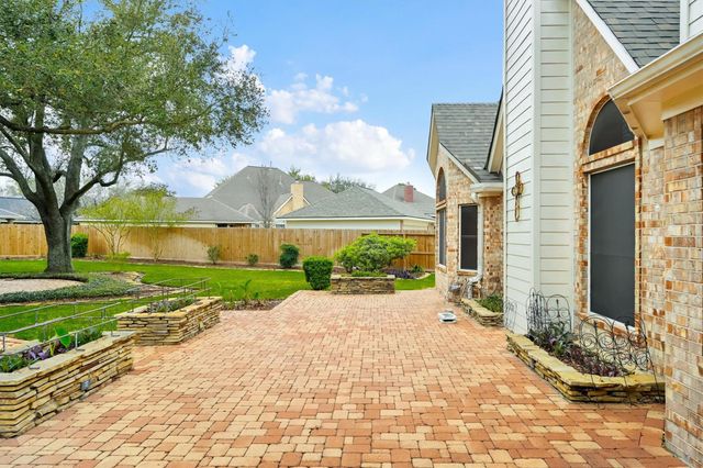 9310 Stone Post Circle, Houston, TX 77064