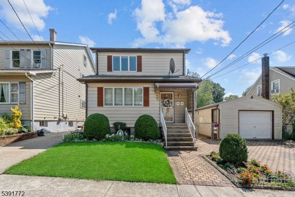 91 Wesley St, Clifton City, NJ 07013
