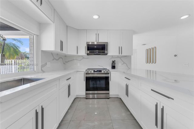 11824 SW 43rd Court, Davie, FL 33330