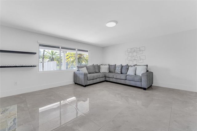 11824 SW 43rd Court, Davie, FL 33330