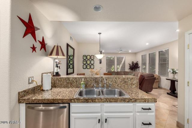 15221 N CLUBGATE Drive 1121, Scottsdale, AZ 85254