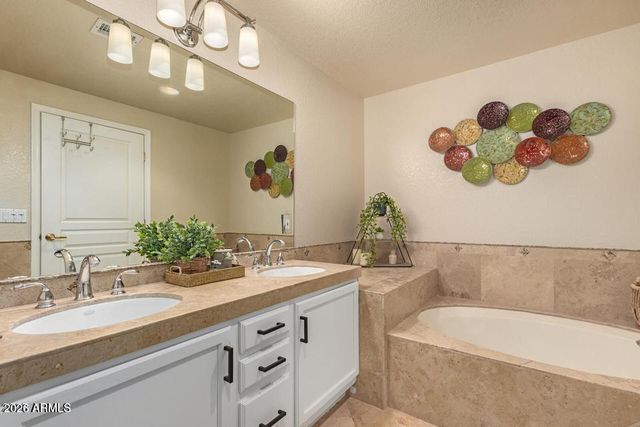 15221 N CLUBGATE Drive 1121, Scottsdale, AZ 85254