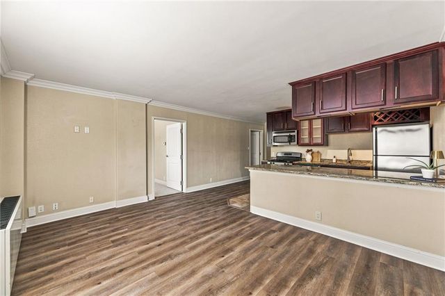 700 E 8th Street 5B, Kansas City, MO 64106