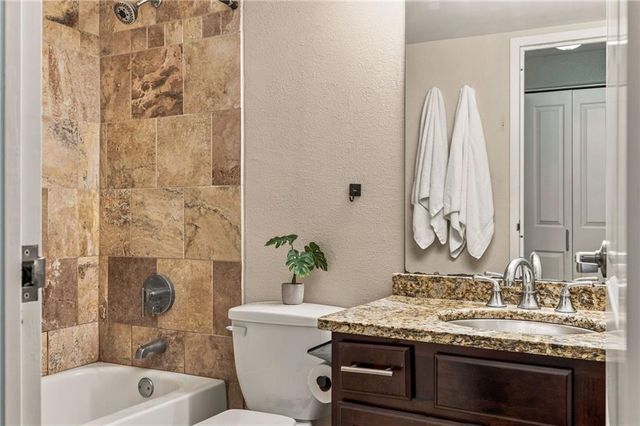 700 E 8th Street 5B, Kansas City, MO 64106