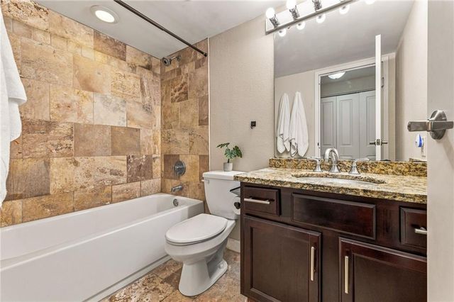 700 E 8th Street 5B, Kansas City, MO 64106
