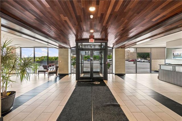 700 E 8th Street 5B, Kansas City, MO 64106
