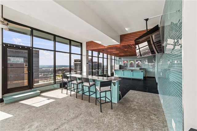 700 E 8th Street 5B, Kansas City, MO 64106