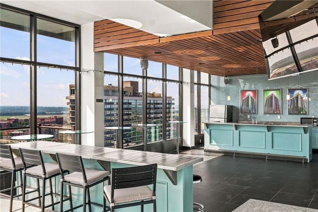 700 E 8th Street 5B, Kansas City, MO 64106