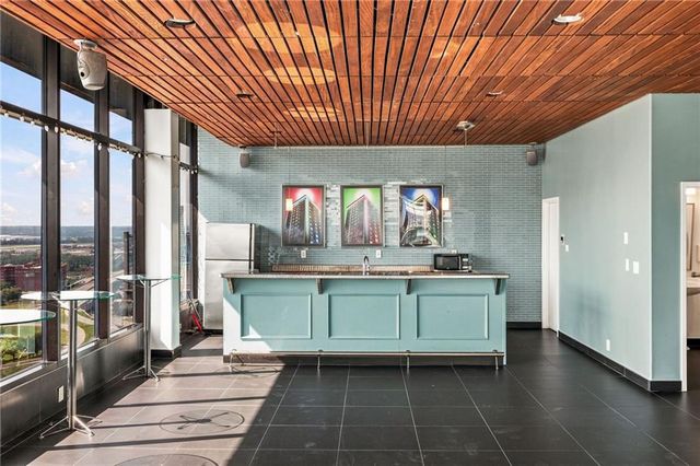 700 E 8th Street 5B, Kansas City, MO 64106
