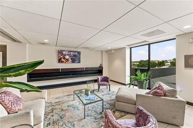 700 E 8th Street 5B, Kansas City, MO 64106