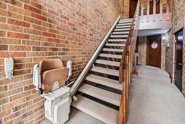 7652 W Golf Drive 2A, Palos Heights, IL 60463