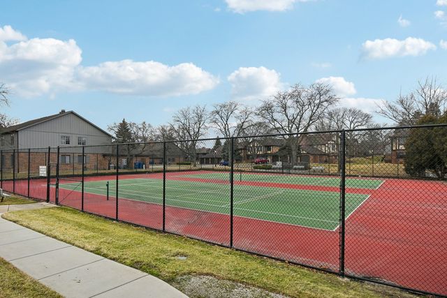 7652 W Golf Drive 2A, Palos Heights, IL 60463