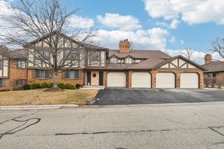 7652 W Golf Drive 2A, Palos Heights, IL 60463