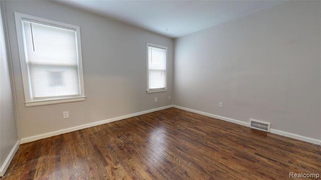 715 Kenilworth Avenue, Pontiac, MI 48340